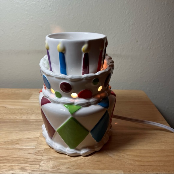 NIB It's a Party Premium Scentsy Warmer - Picture 4 of 11